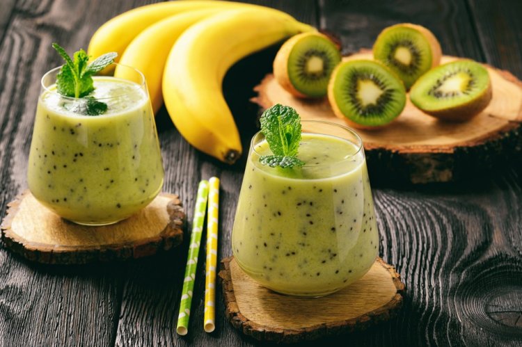 Green Buckwheat, Banana, and Kiwi Smoothie