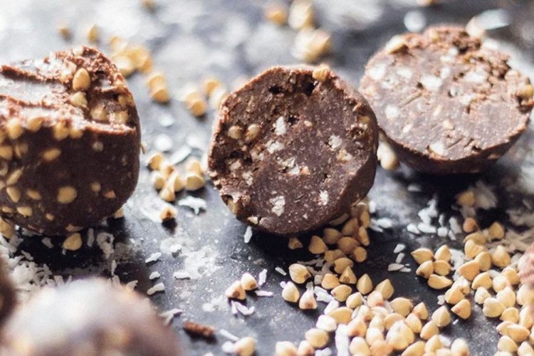 Green Buckwheat Candies with Dates