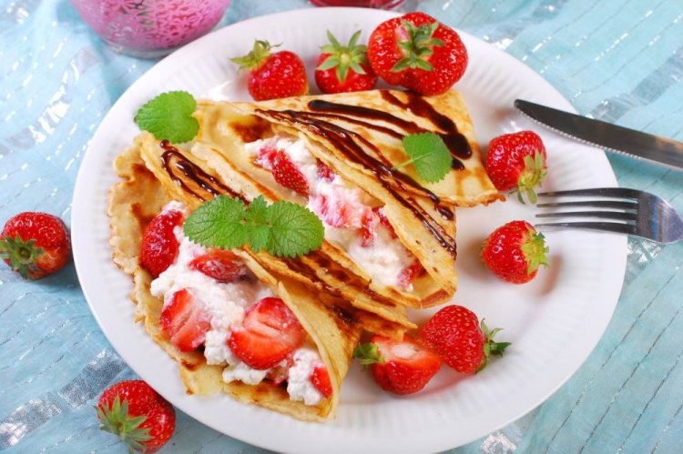 Cottage Cheese and Strawberry Filling for Pancakes