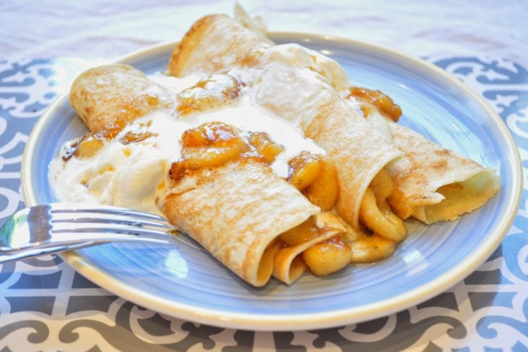 Cottage Cheese and Apple Filling for Pancakes