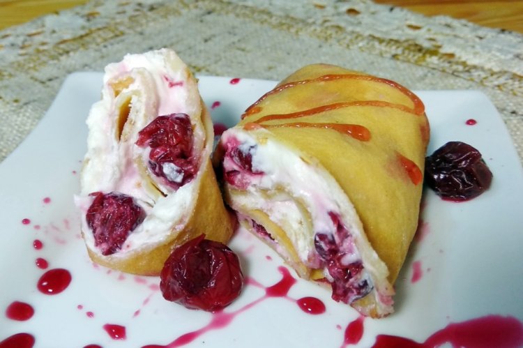 Cottage Cheese Filling with Cherries for Pancakes