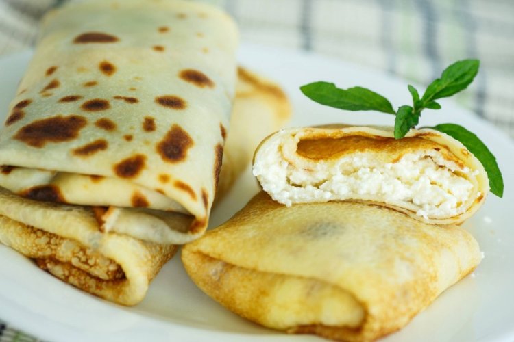 Savory Cottage Cheese Filling for Pancakes