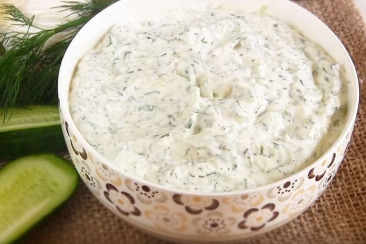 Salsa con queso feta