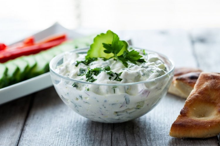 Salsa de yogur y pepino para shawarma