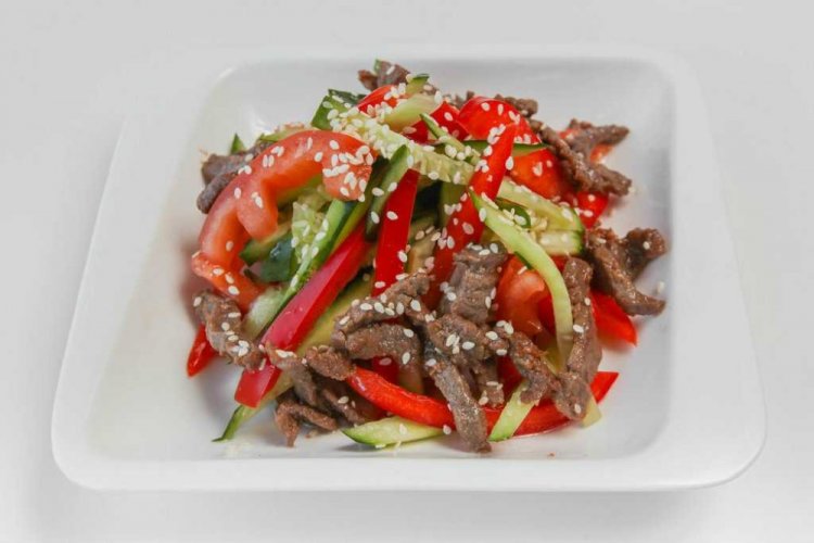 Thai Beef and Tomato Salad