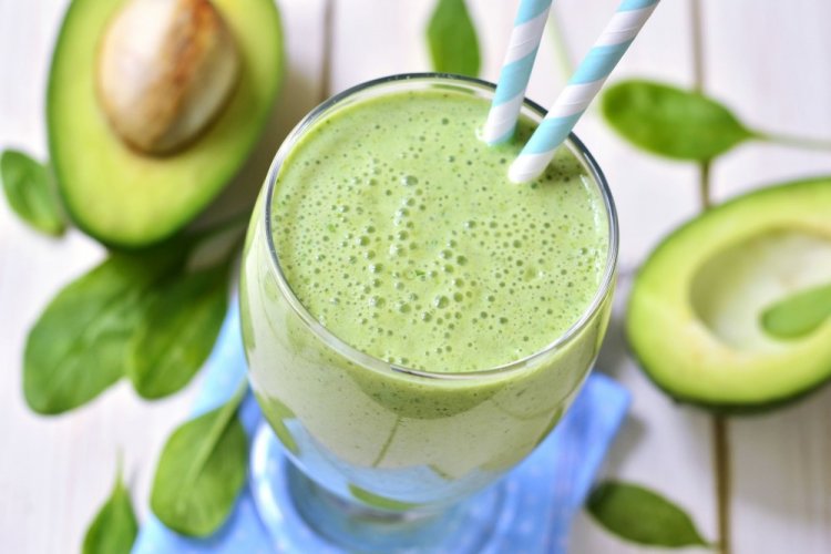 Green Smoothie with Avocado and Sorrel from Sour Milk