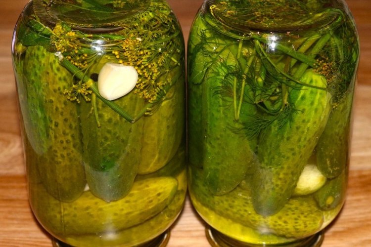 Marinade with Garlic and Dill for Cucumbers