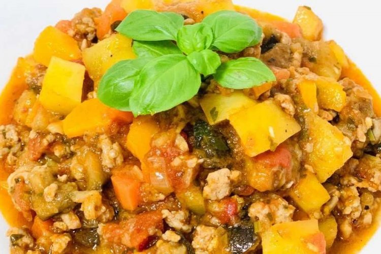 Estofado de verduras con berenjena y carne picada