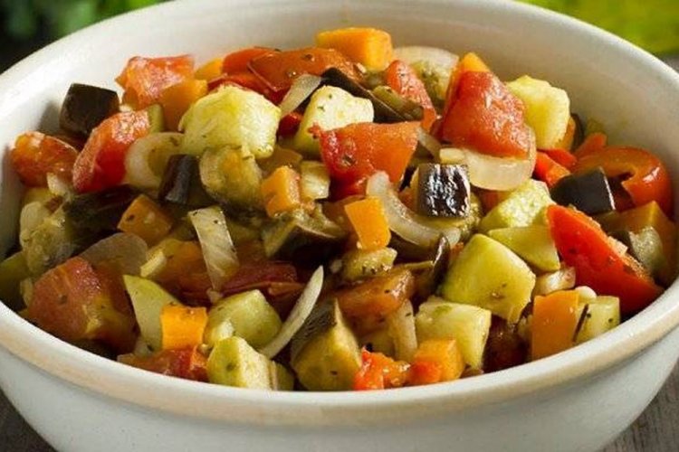 Estofado de verduras con berenjena en olla de cocción lenta