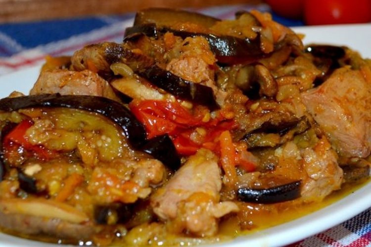 Estofado de verduras con berenjena y filete de pollo