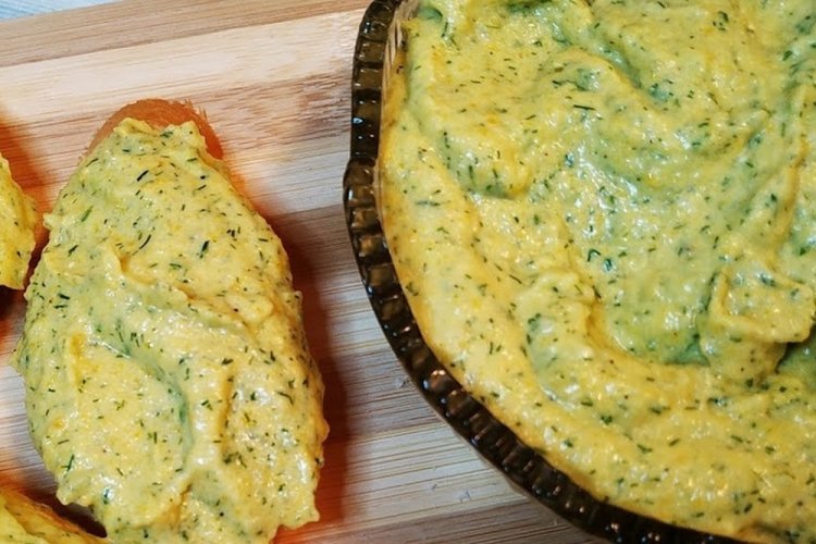 Untable de calabacín con queso procesado y queso duro