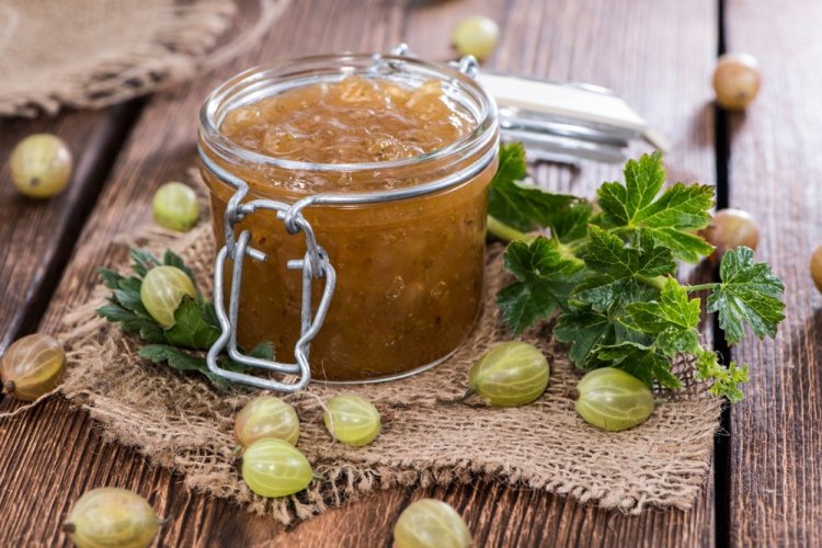 Gooseberry and Lemon Preserve for Winter