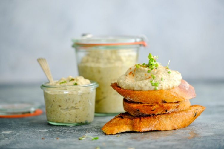 Eggplant Spread with Bell Pepper and Eggs