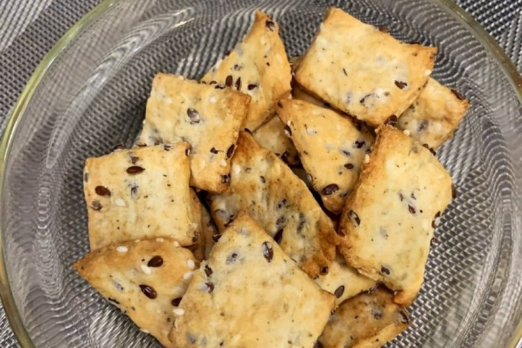 Choux Hardtack Biscuits with Sesame and Flax Seeds