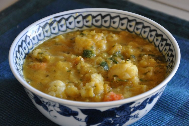Sopa de coliflor con guisantes (receta de Cuaresma)