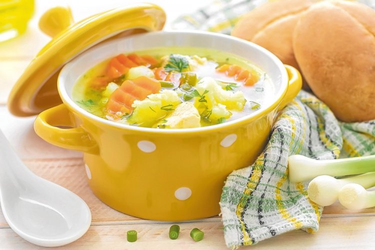 Sopa de pollo con coliflor