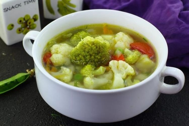 Sopa de verduras con coliflor