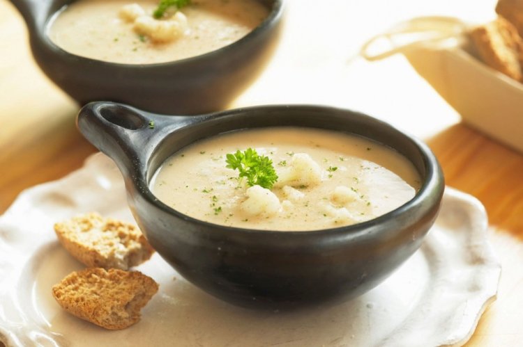 Sopa de coliflor con queso