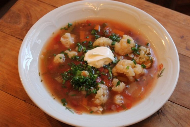 Sopa de coliflor con garbanzos