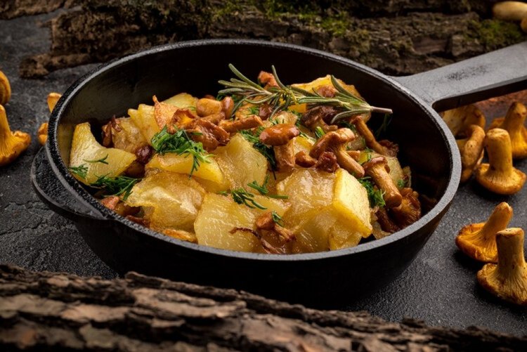Fried Potatoes with Chanterelles and Bacon
