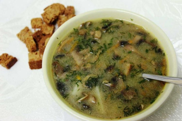 Sopa de níscalos con trigo sarraceno