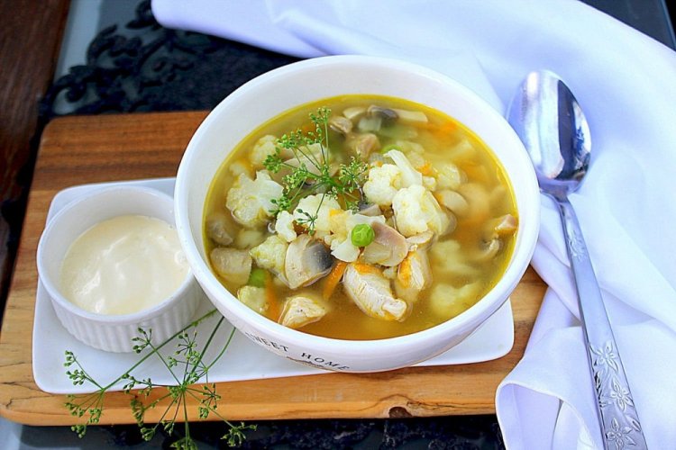 Mushroom and Cauliflower Soup