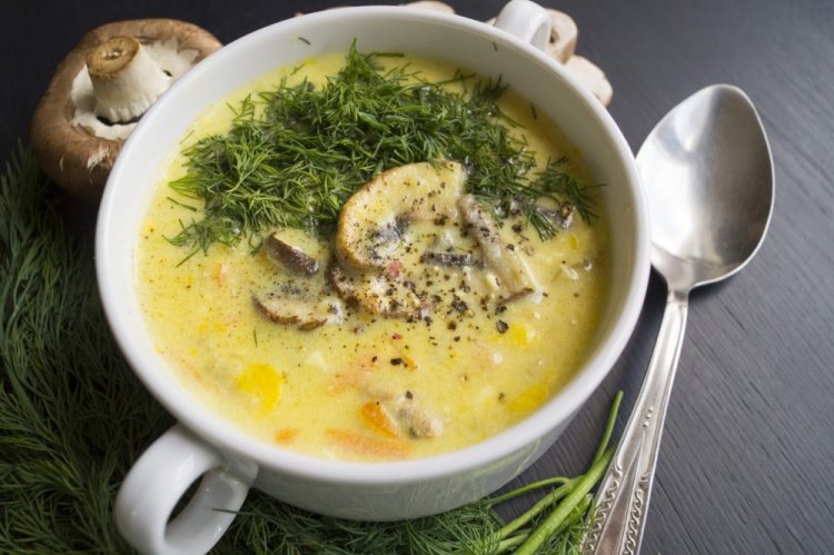 Mushroom Soup with Green Beans and Green Peas