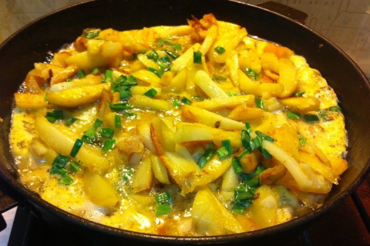 Fried Potatoes with Mushrooms and Eggs