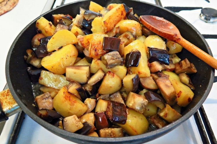 Fried Potatoes with Mushrooms and Eggplant
