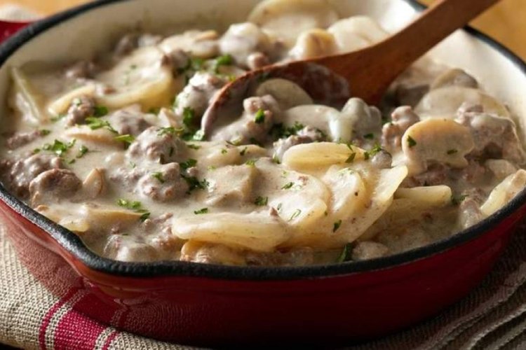 Fried Potatoes with Mushrooms in Cream