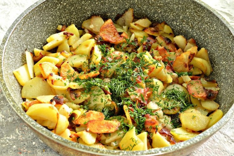 Fried Potatoes with Mushrooms and Bacon