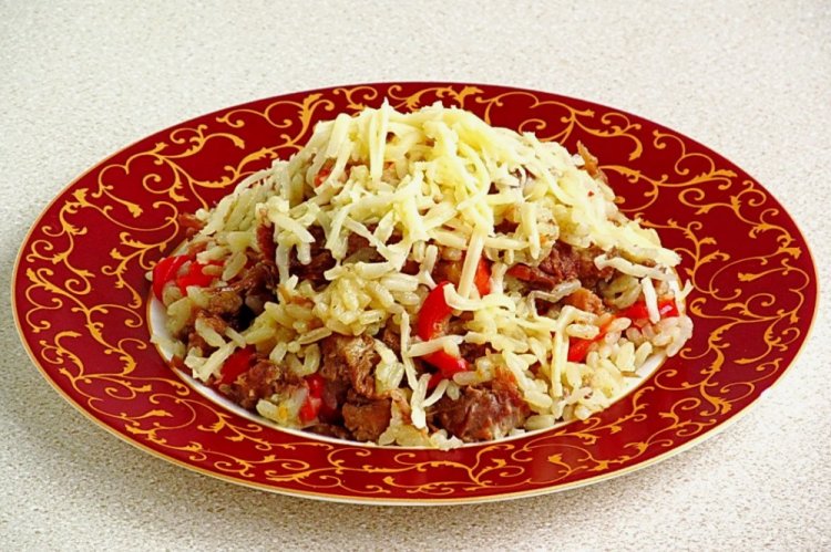 Rice with Stewed Meat, Vegetables, and Cheese