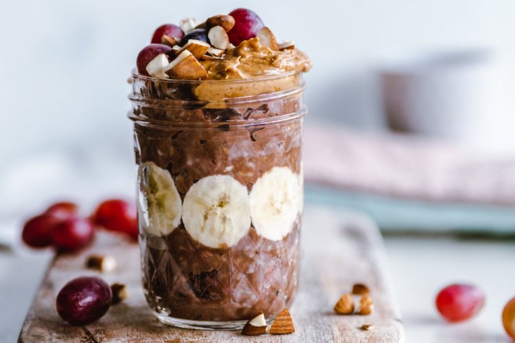 Cocoa and Banana Overnight Oats in a Jar