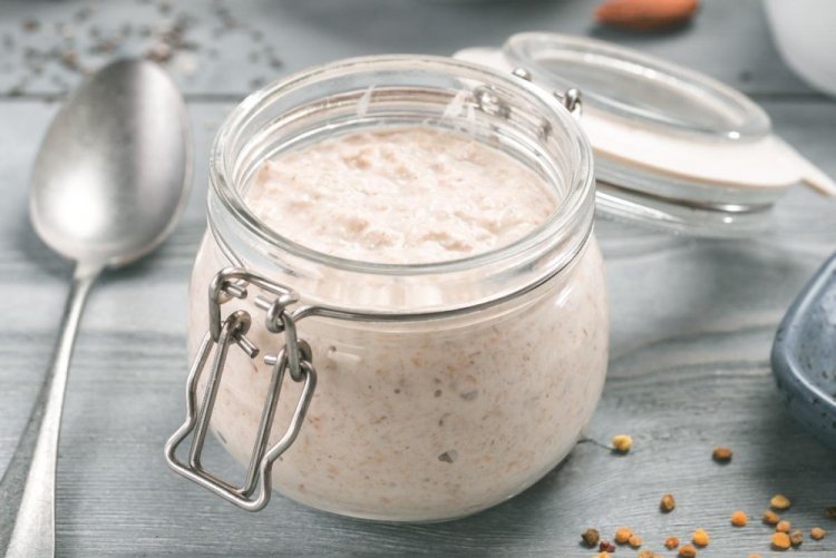 Pineapple and Coconut Flake Overnight Oats