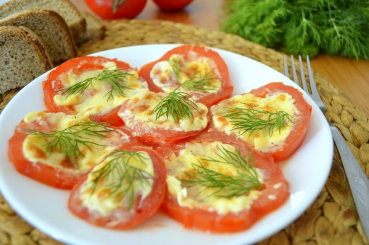 Tomates asados con queso
