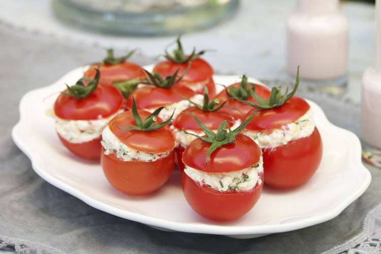 Tomates rellenos de feta
