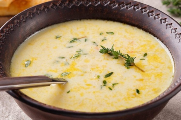 Sopa cremosa de pollo y mijo
