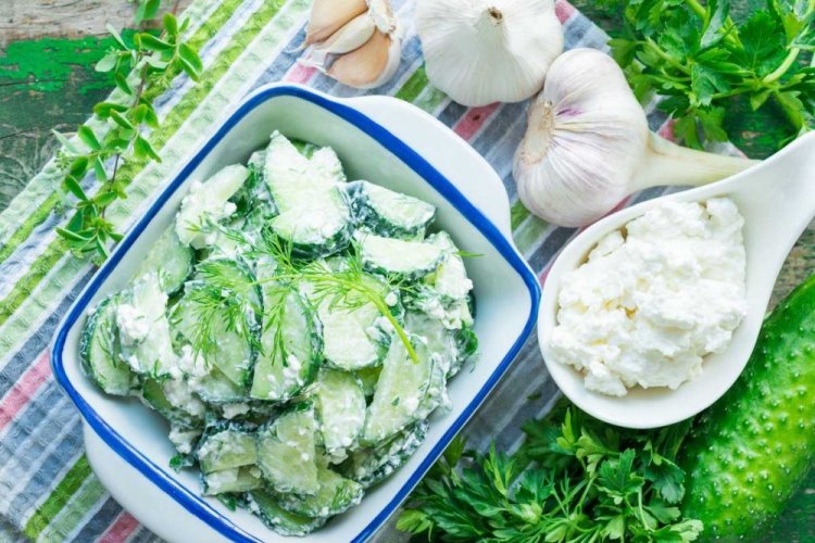 Salad with Cucumbers and Cottage Cheese