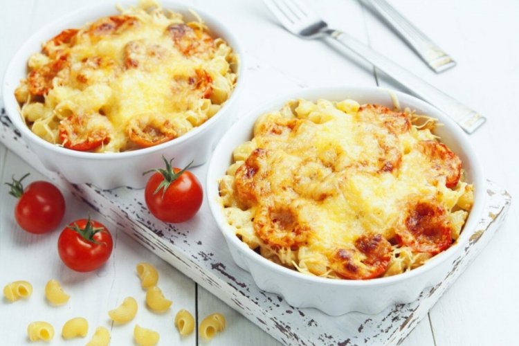 Baked Mac and Cheese with Tomatoes