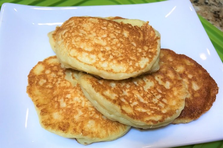 Cottage Cheese Pancakes with Ryazhenka