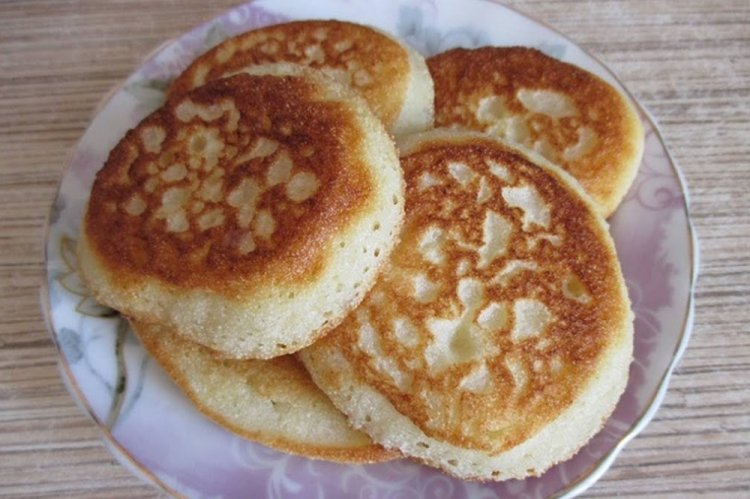 Semolina Pancakes with Ryazhenka