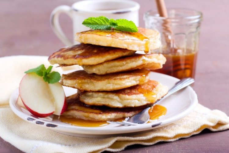 Apple Pancakes with Ryazhenka