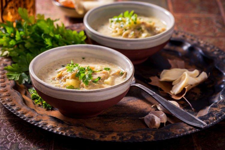 Creamy Oyster Mushroom and Processed Cheese Soup