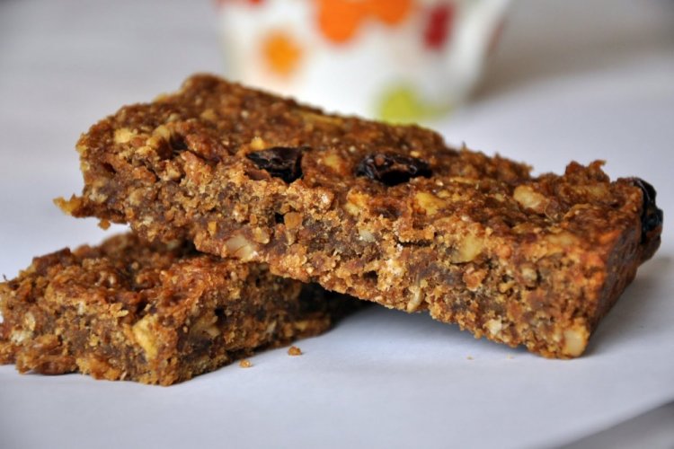 Barritas de proteínas con dátiles y albaricoques secos