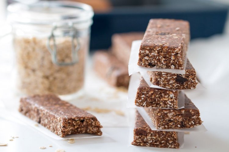 Barritas de proteínas con plátanos y sirope de arce al horno