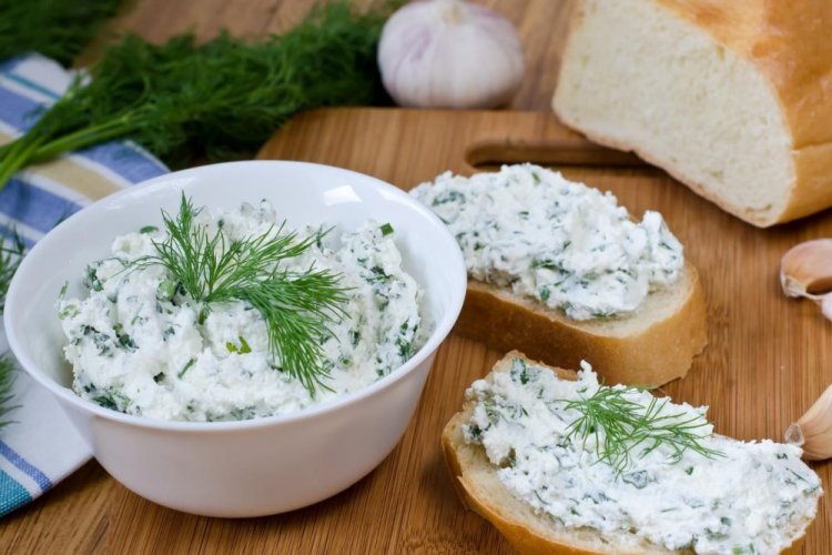 Cottage Cheese with Herbs and Garlic