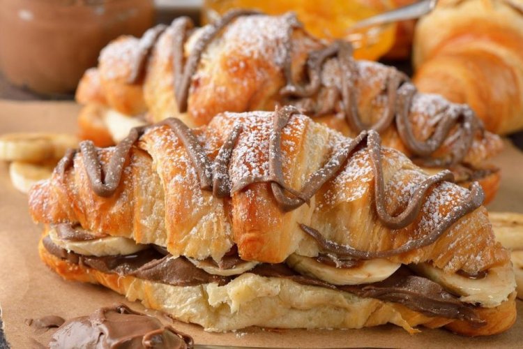 Cruasán sándwich de Nutella y plátano