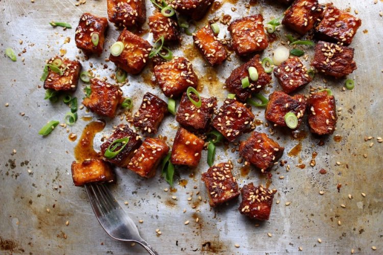 Tofu frito marinado