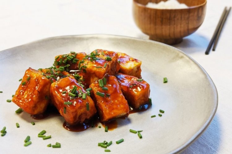 Tofu frito en salsa de ostras