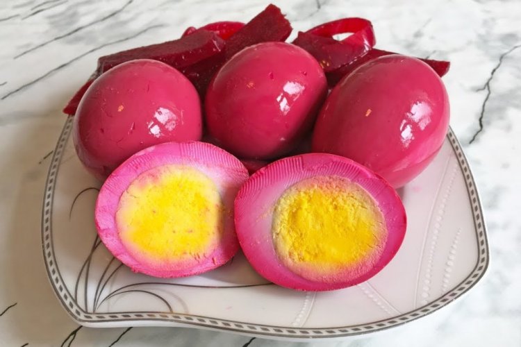 Marinated Eggs in Beetroot Juice